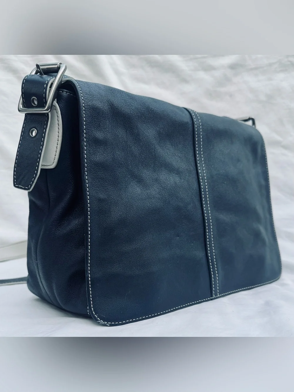 Vintage Coach Hampton flap navy